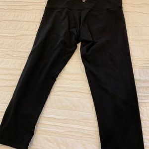 Lululemon REVERSIBLE cropped pants size 6